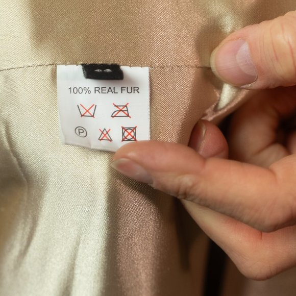 Virtuale Mongolian Fur Vest - Picture 9 of 11